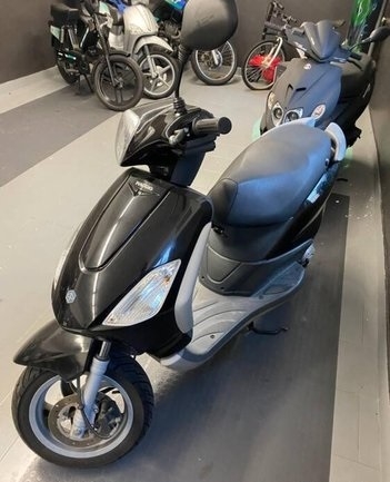 Piaggio Fly 50 - Moto e Scooter