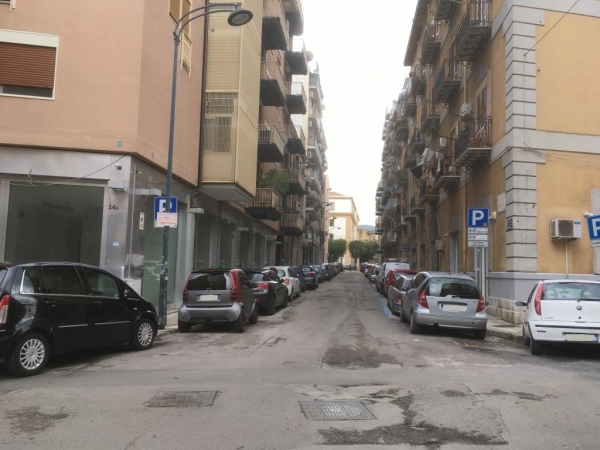 2 VANI di 58 Mq. Zona V. ROMA/ V. GUARDIONE Appartamenti
